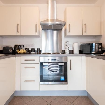 Caliber Stays Birmingham Bliss - Medusa Suite Apartments - Central 2-Bed Retreat - City Attractions, Sleeps 4, Free Netflix, Nearby Parking & Close Proximity - Bullring, Grand Central, The Cube - 5 Minutes Walk Buitenkant foto