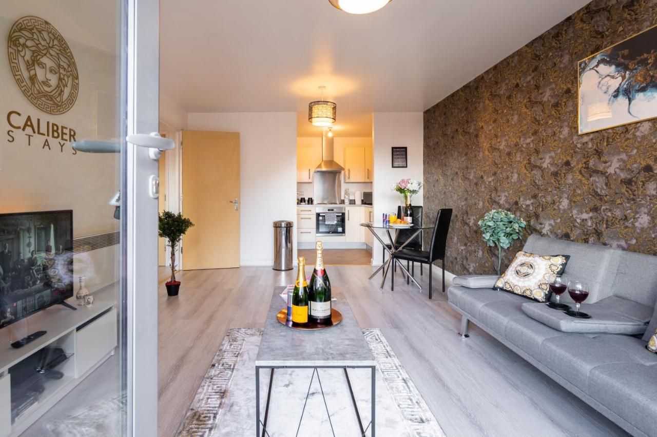 Caliber Stays Birmingham Bliss - Medusa Suite Apartments - Central 2-Bed Retreat - City Attractions, Sleeps 4, Free Netflix, Nearby Parking & Close Proximity - Bullring, Grand Central, The Cube - 5 Minutes Walk Buitenkant foto