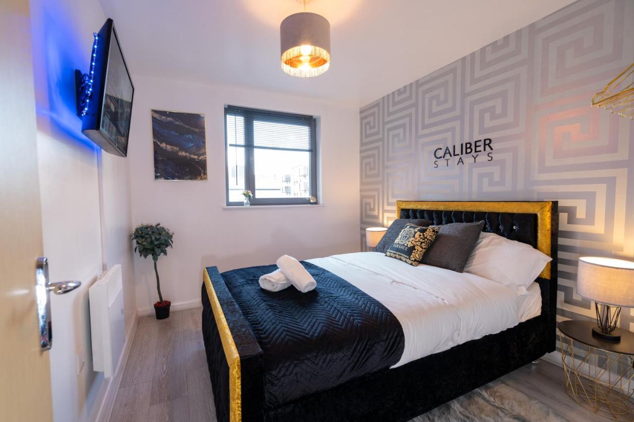 Caliber Stays Birmingham Bliss - Medusa Suite Apartments - Central 2-Bed Retreat - City Attractions, Sleeps 4, Free Netflix, Nearby Parking & Close Proximity - Bullring, Grand Central, The Cube - 5 Minutes Walk Buitenkant foto