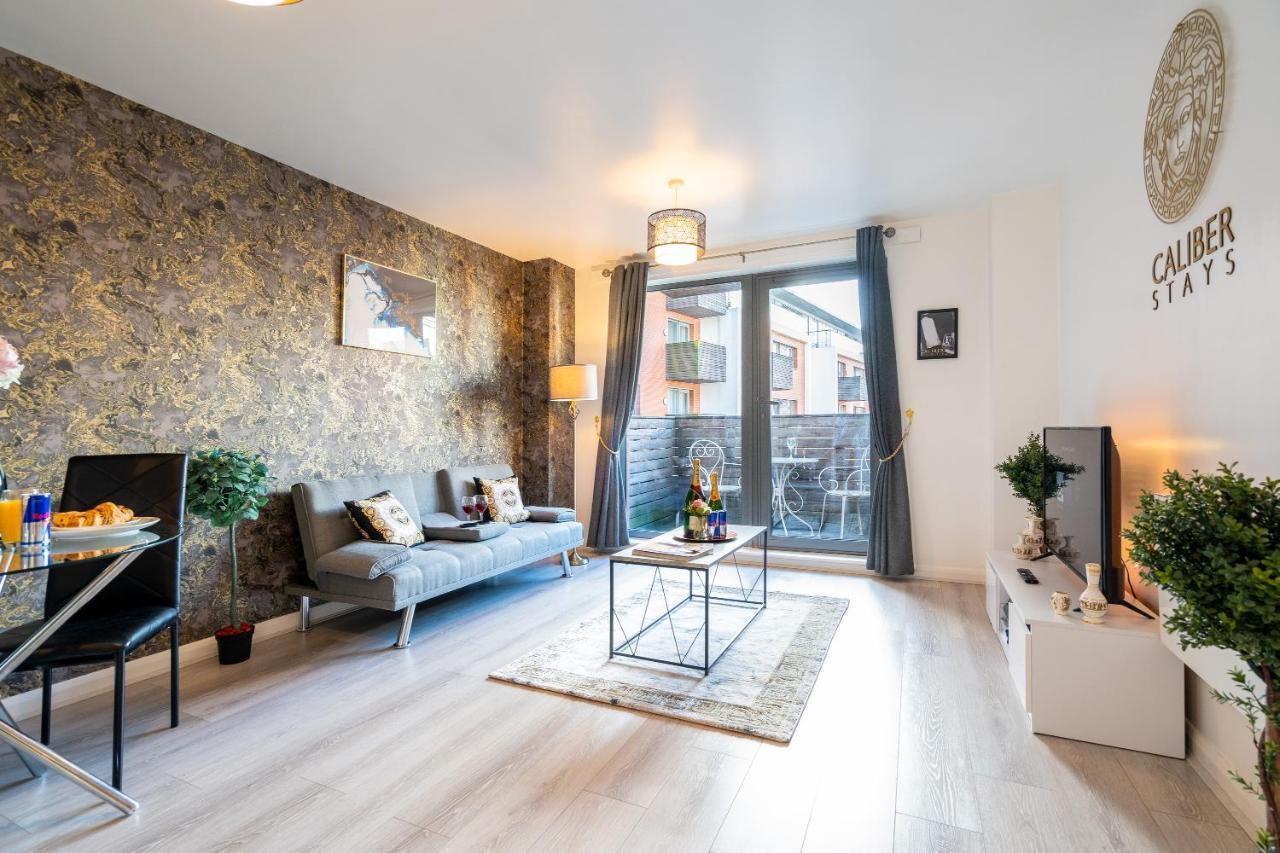 Caliber Stays Birmingham Bliss - Medusa Suite Apartments - Central 2-Bed Retreat - City Attractions, Sleeps 4, Free Netflix, Nearby Parking & Close Proximity - Bullring, Grand Central, The Cube - 5 Minutes Walk Buitenkant foto