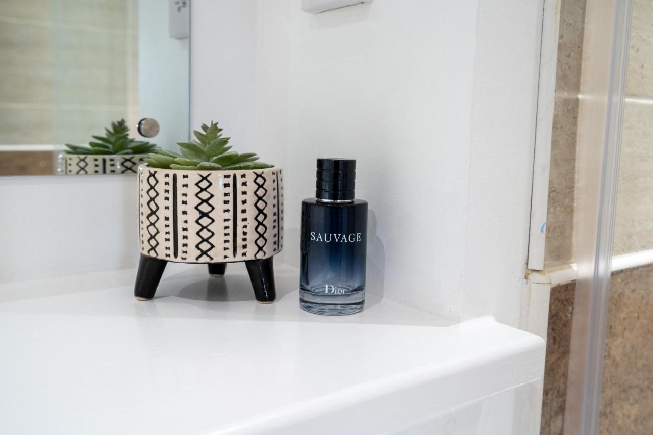Caliber Stays Birmingham Bliss - Medusa Suite Apartments - Central 2-Bed Retreat - City Attractions, Sleeps 4, Free Netflix, Nearby Parking & Close Proximity - Bullring, Grand Central, The Cube - 5 Minutes Walk Buitenkant foto