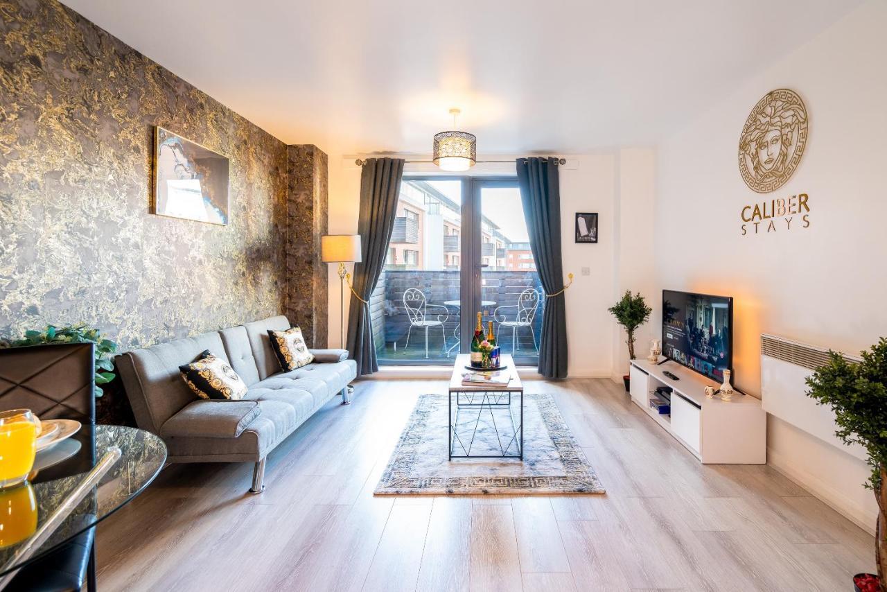 Caliber Stays Birmingham Bliss - Medusa Suite Apartments - Central 2-Bed Retreat - City Attractions, Sleeps 4, Free Netflix, Nearby Parking & Close Proximity - Bullring, Grand Central, The Cube - 5 Minutes Walk Buitenkant foto