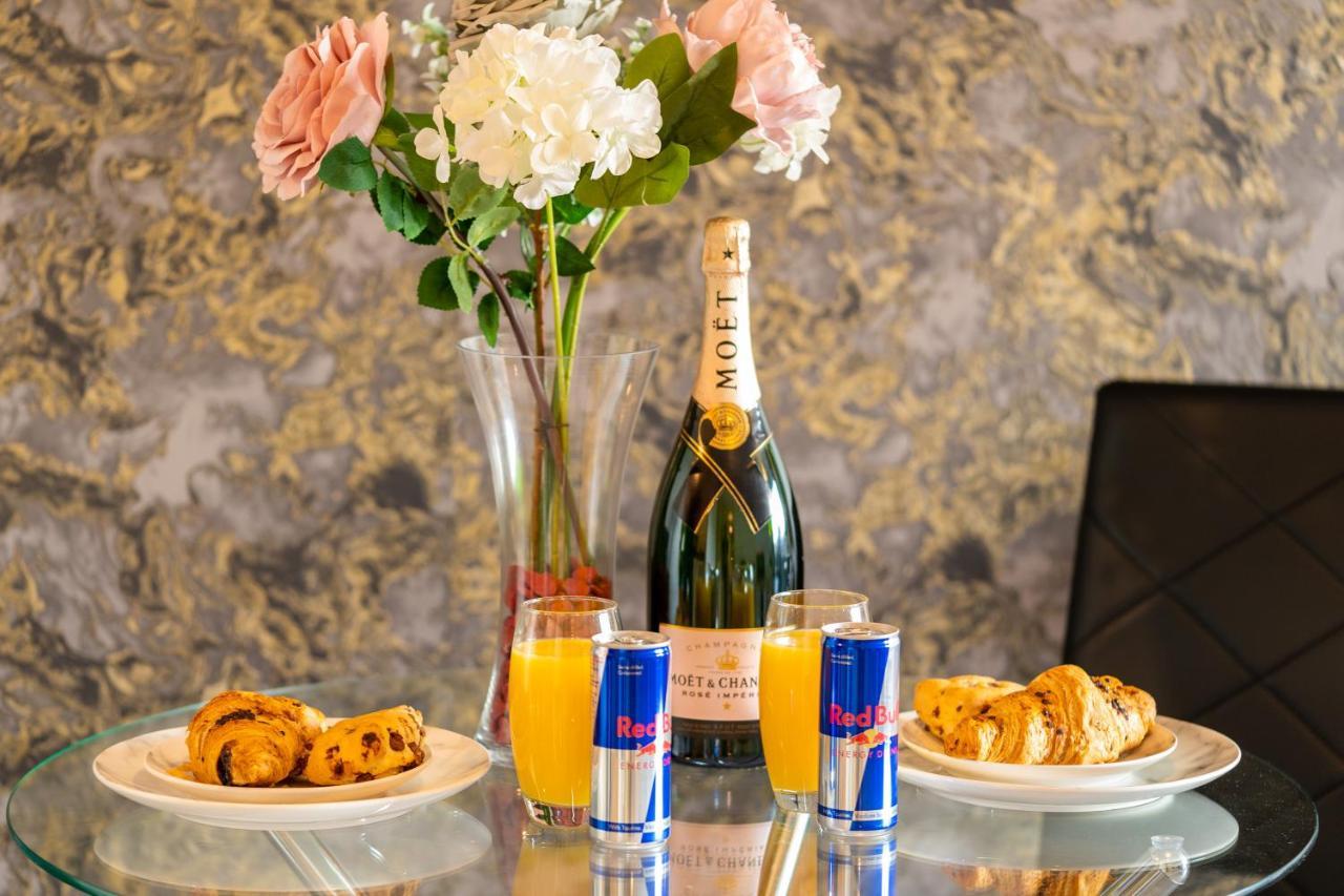 Caliber Stays Birmingham Bliss - Medusa Suite Apartments - Central 2-Bed Retreat - City Attractions, Sleeps 4, Free Netflix, Nearby Parking & Close Proximity - Bullring, Grand Central, The Cube - 5 Minutes Walk Buitenkant foto