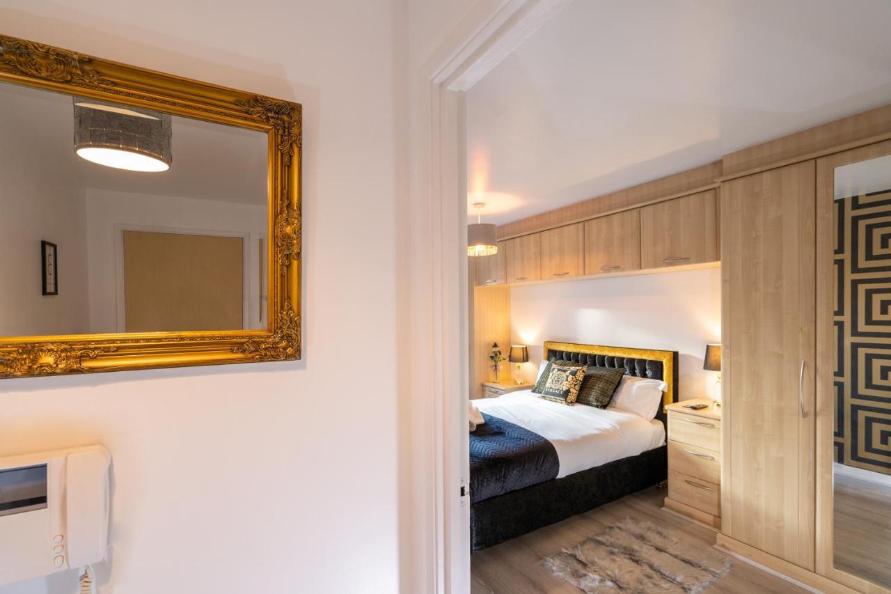 Caliber Stays Birmingham Bliss - Medusa Suite Apartments - Central 2-Bed Retreat - City Attractions, Sleeps 4, Free Netflix, Nearby Parking & Close Proximity - Bullring, Grand Central, The Cube - 5 Minutes Walk Buitenkant foto