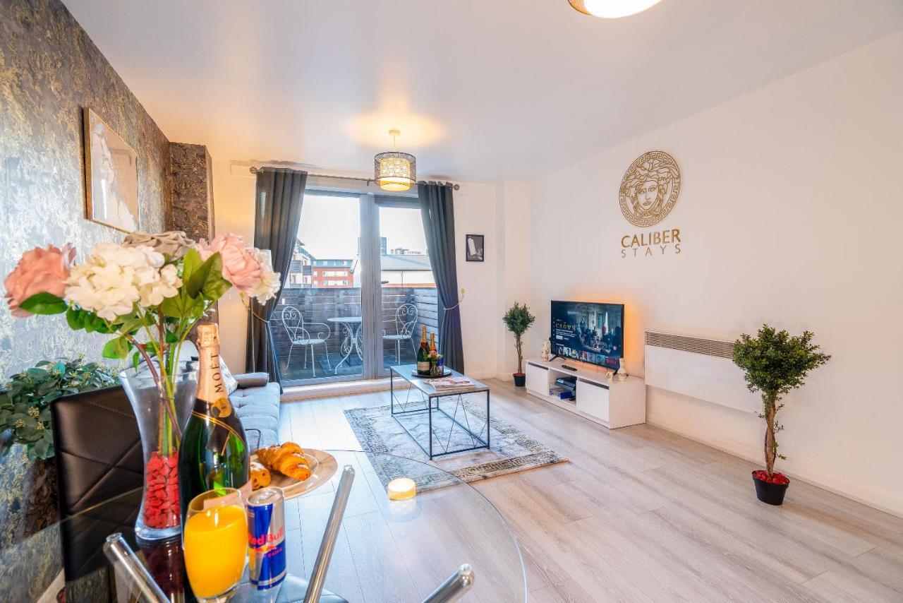 Caliber Stays Birmingham Bliss - Medusa Suite Apartments - Central 2-Bed Retreat - City Attractions, Sleeps 4, Free Netflix, Nearby Parking & Close Proximity - Bullring, Grand Central, The Cube - 5 Minutes Walk Buitenkant foto