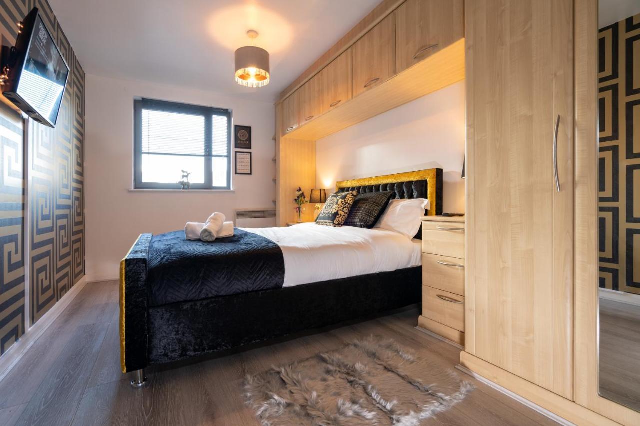 Caliber Stays Birmingham Bliss - Medusa Suite Apartments - Central 2-Bed Retreat - City Attractions, Sleeps 4, Free Netflix, Nearby Parking & Close Proximity - Bullring, Grand Central, The Cube - 5 Minutes Walk Buitenkant foto