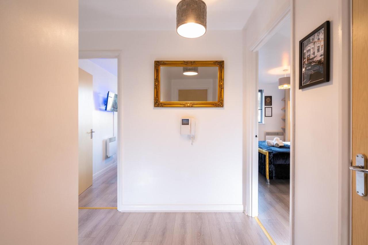 Caliber Stays Birmingham Bliss - Medusa Suite Apartments - Central 2-Bed Retreat - City Attractions, Sleeps 4, Free Netflix, Nearby Parking & Close Proximity - Bullring, Grand Central, The Cube - 5 Minutes Walk Buitenkant foto